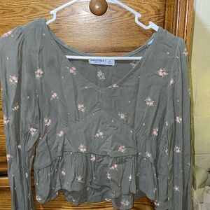 Green and flowery long-sleeve top!